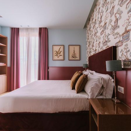 Hotel Miramare Чивитанова Марке Екстериор снимка