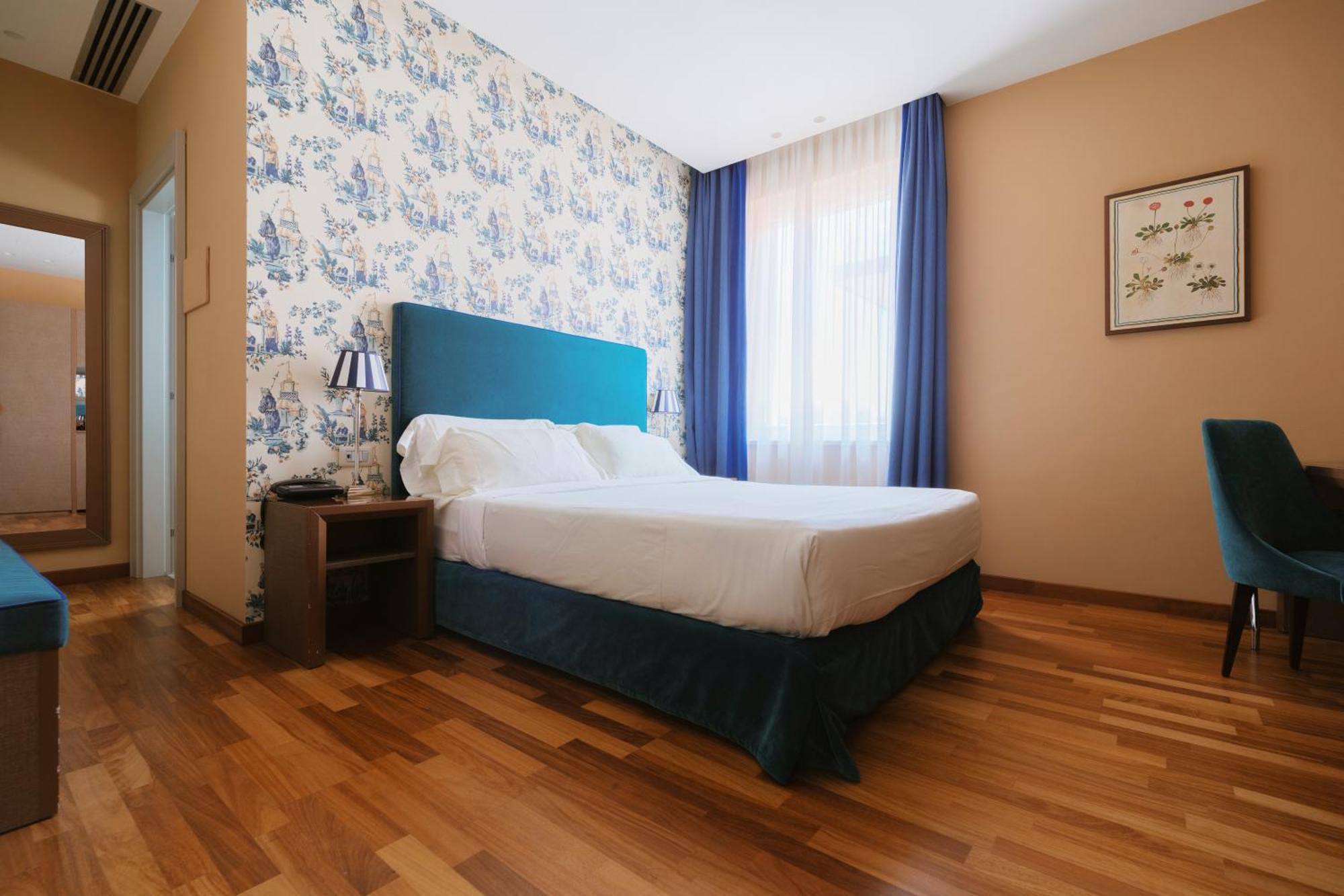 Hotel Miramare Чивитанова Марке Екстериор снимка