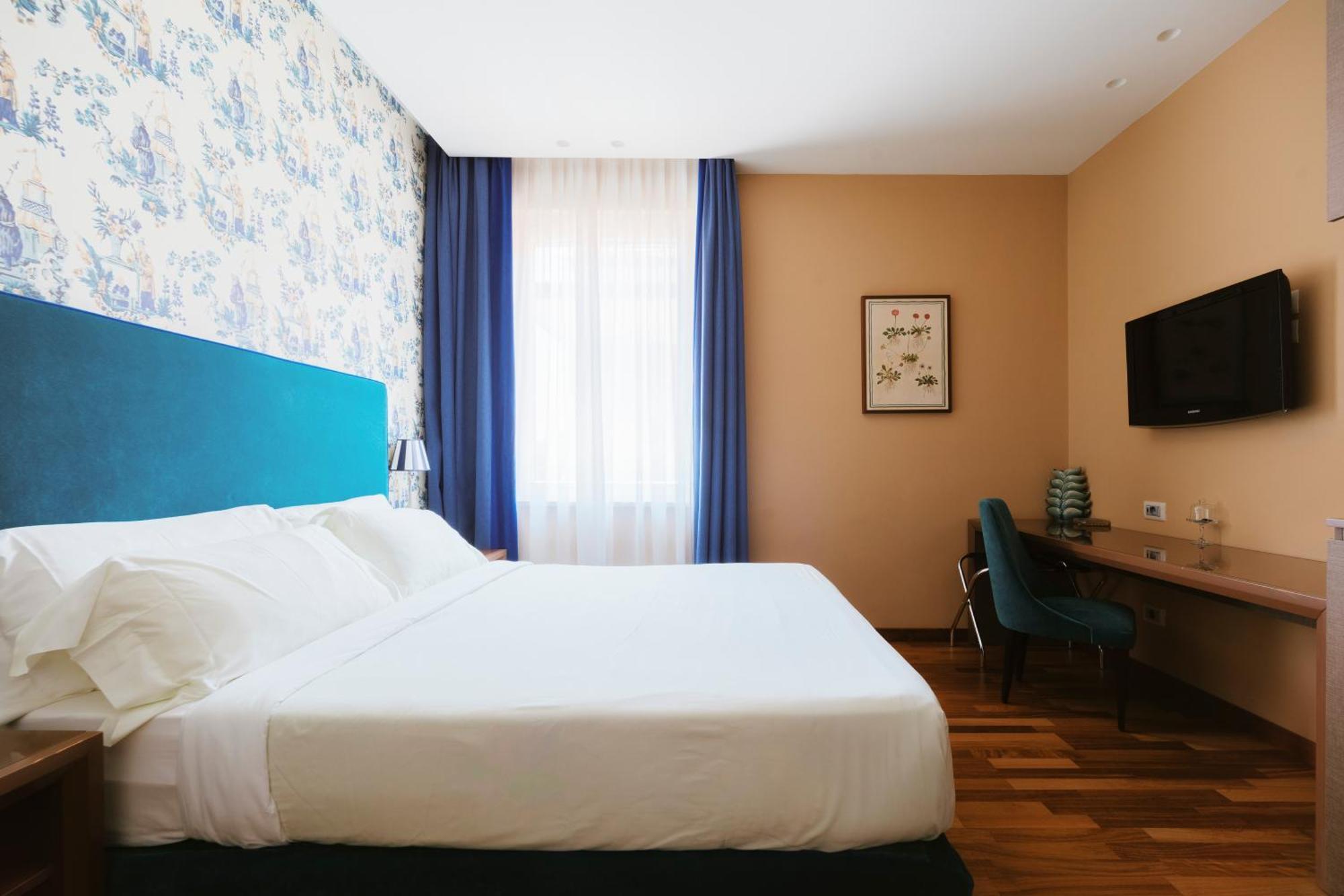Hotel Miramare Чивитанова Марке Екстериор снимка