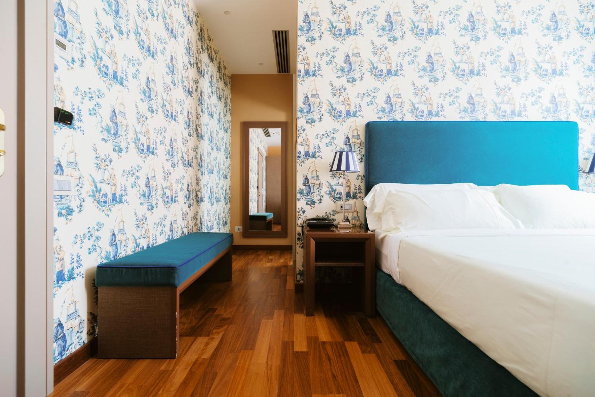 Hotel Miramare Чивитанова Марке Екстериор снимка