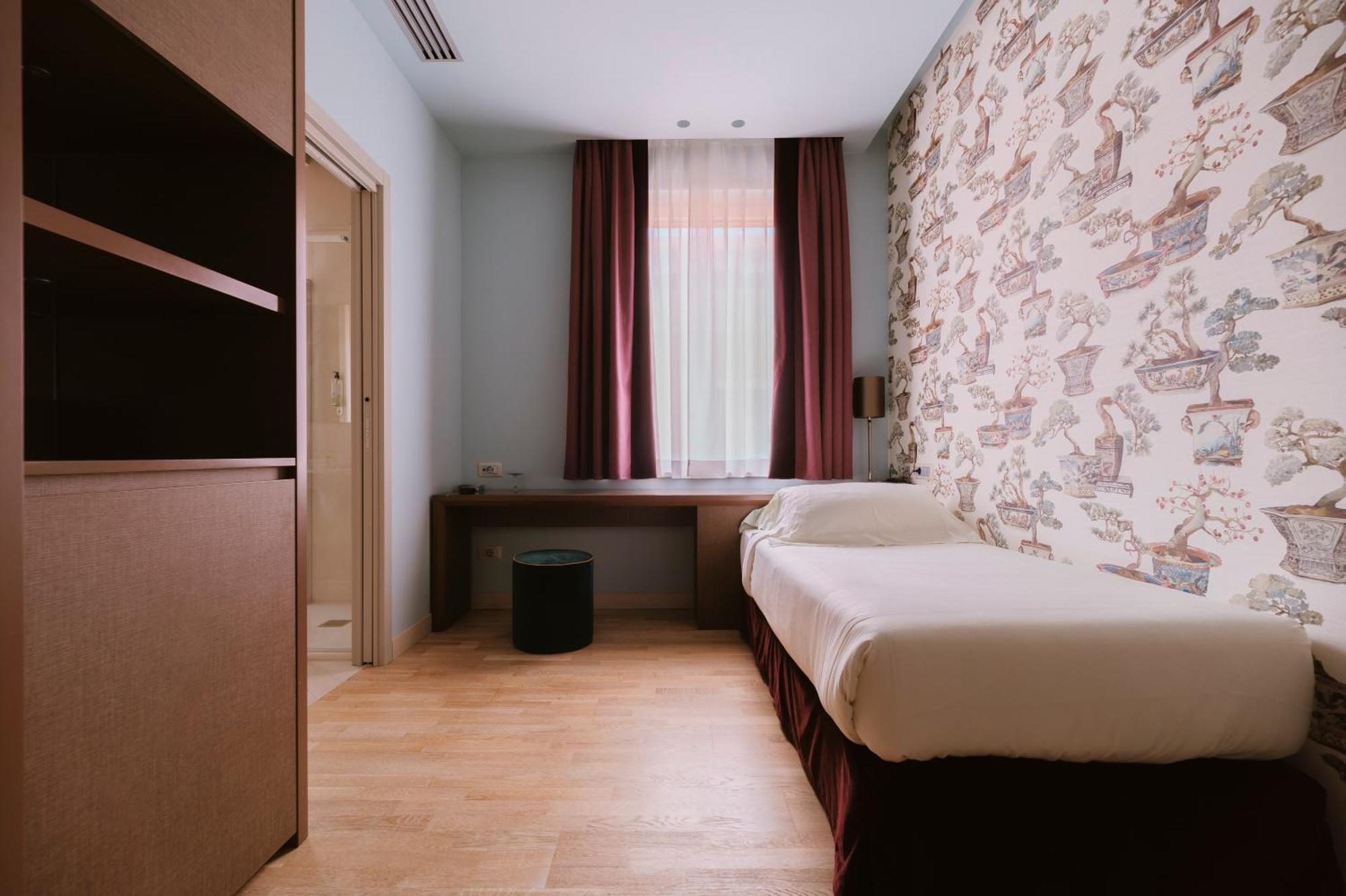 Hotel Miramare Чивитанова Марке Екстериор снимка
